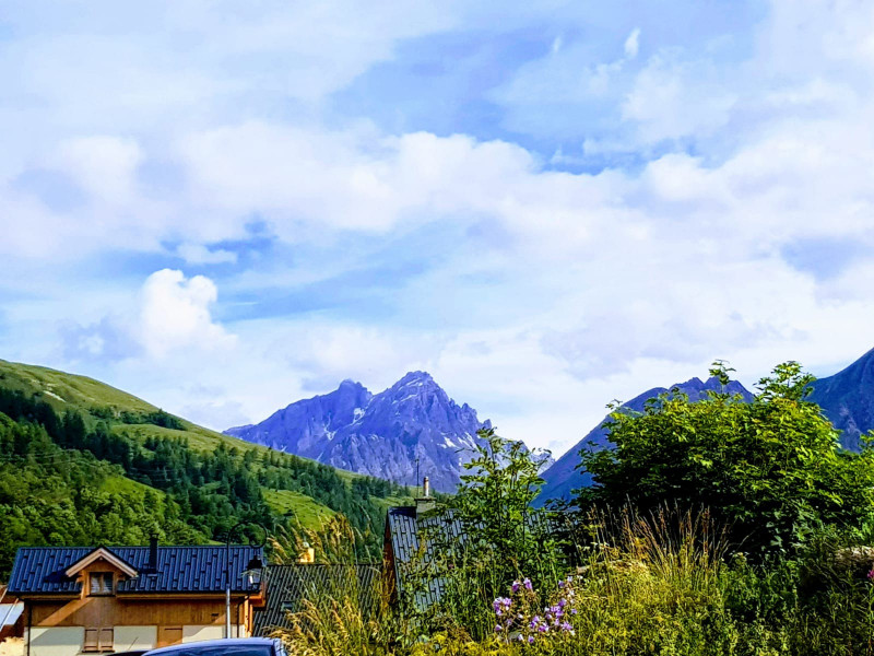 VUE SUR LES MONTAGNES - LES CHALETS DU GRAND GALIBIER - VALLOIRE VUE SUR LES MONTAGNES - LES CHALETS DU GRAND GALIBIER - VALLOIRE
