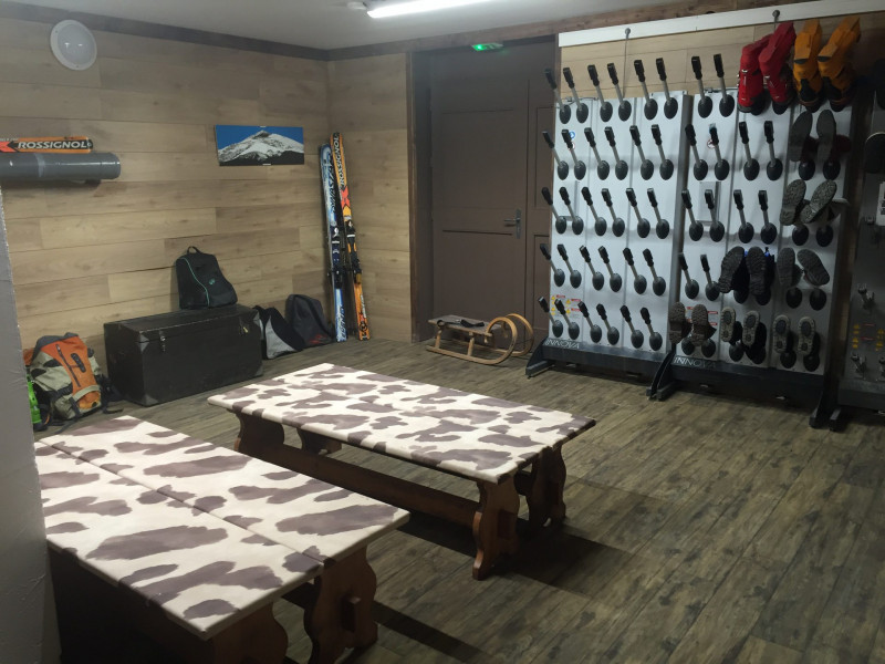 LOCAL A SKIS SÈCHE CHAUSSURES - SÉJOUR SKI - LES ÉTOILES DES NEIGES - VALLOIRE   LOCAL A SKIS SÈCHE CHAUSSURES - SÉJOUR SKI - LES ÉTOILES DES NEIGES - VALLOIRE