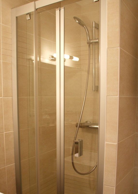 SALLE D'EAU - STUDIO CROIX DU SUD 223 - CLOS DES ETOILES - VALLOIRE CENTRE SALLE D'EAU - STUDIO CROIX DU SUD 223 - CLOS DES ETOILES - VALLOIRE CENTRE