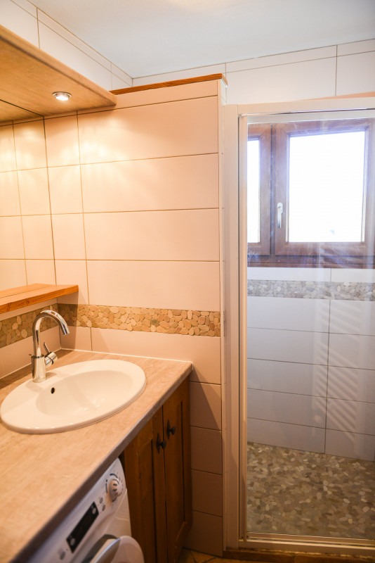 SALLE D'EAU - APPARTEMENT LES CHARDONNETS 02 - VALLOIRE CENTRE SALLE D'EAU - APPARTEMENT LES CHARDONNETS 02 - VALLOIRE CENTRE
