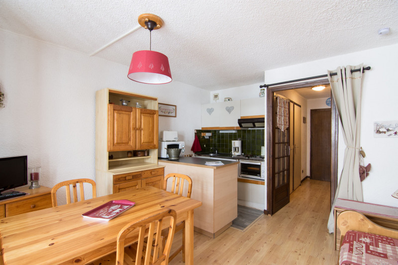 SALLE A MANGER - STUDIO CRETES 120 - VALLOIRE CENTRE SALLE A MANGER - STUDIO CRETES 120 - VALLOIRE CENTRE