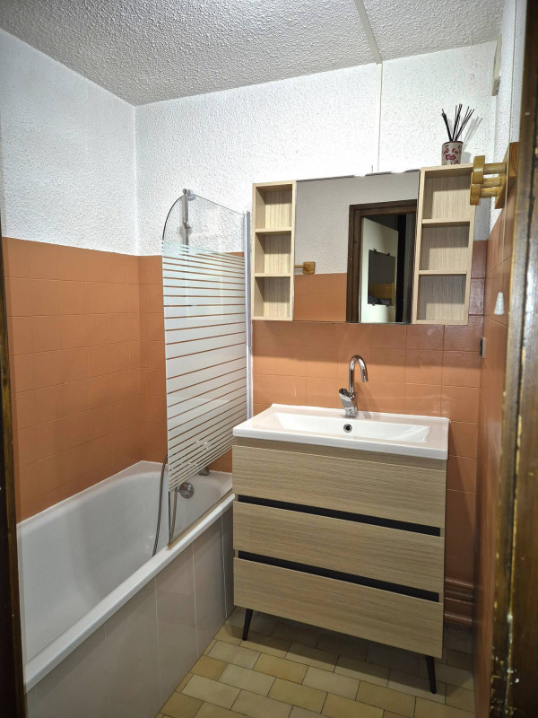 SALLE DE BAINS - STUDIO CRETES 110 - VALLOIRE CENTRE