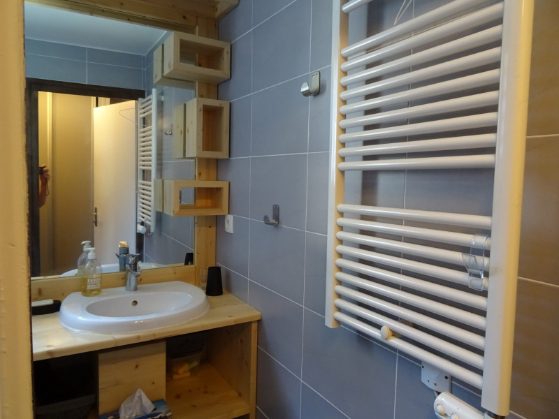 SALLE D'EAU- STUDIO CRETES 116 - VALLOIRE CENTRE SALLE D'EAU- STUDIO CRETES 116 - VALLOIRE CENTRE