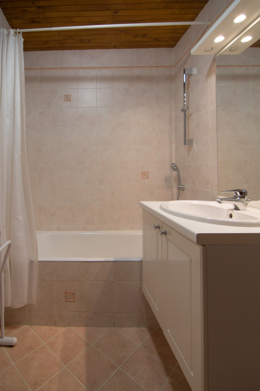 SALLE DE BAINS - STUDIO COTAMORE 1 - VALLOIRE CENTRE SALLE DE BAINS - STUDIO COTAMORE 1 - VALLOIRE CENTRE