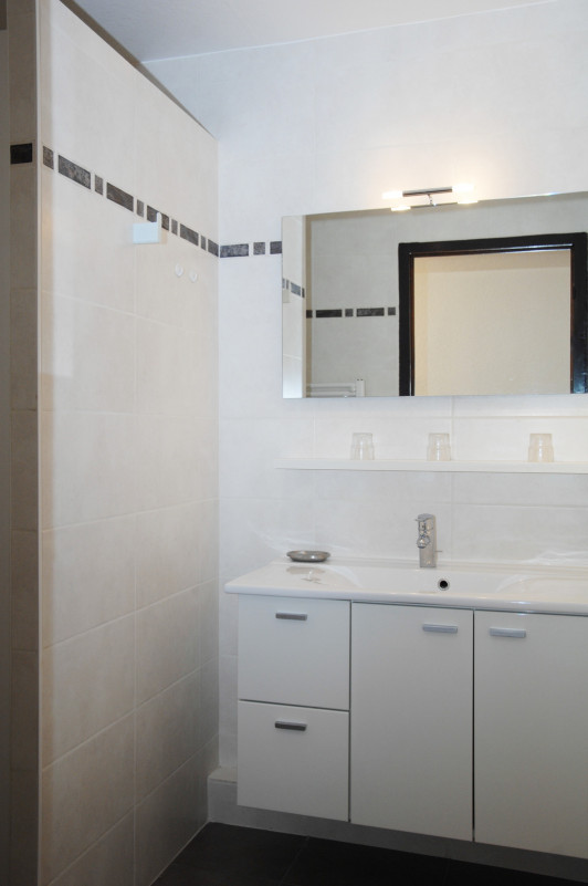 SALLE D'EAU - APPARTEMENT LE PRAZ 20 - VALLOIRE CENTRE SALLE D'EAU - APPARTEMENT LE PRAZ 20 - VALLOIRE CENTRE