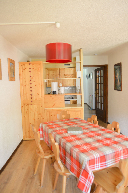 SALLE A MANGER- APPARTEMENT LE PRAZ 15 - VALLOIRE CENTRE SALLE A MANGER- APPARTEMENT LE PRAZ 15 - VALLOIRE CENTRE
