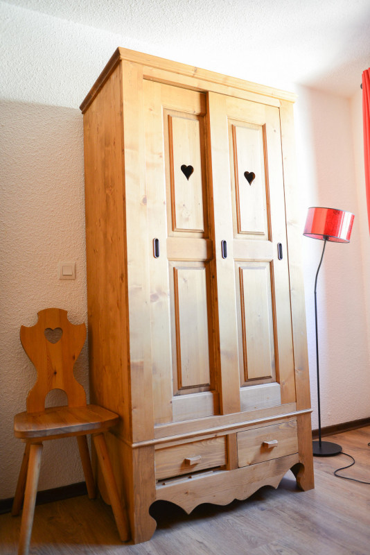 ARMOIRE - APPARTEMENT LE PRAZ 15 - VALLOIRE CENTRE ARMOIRE - APPARTEMENT LE PRAZ 15 - VALLOIRE CENTRE