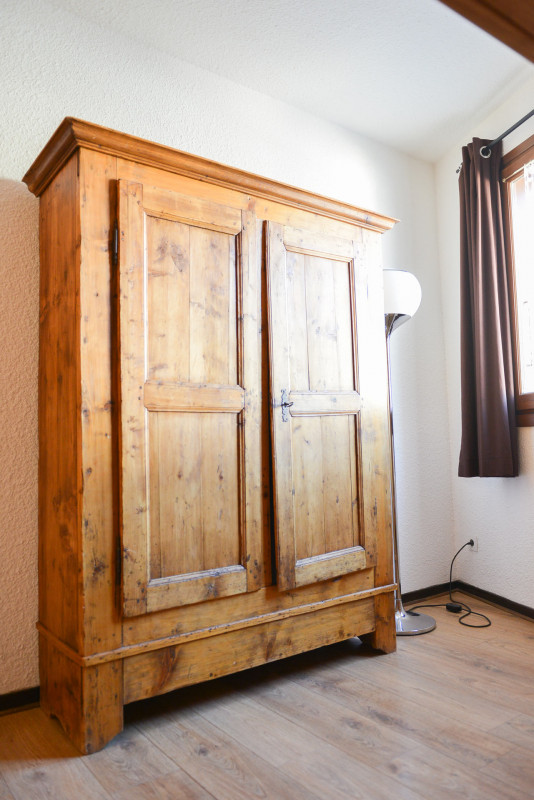ARMOIRE - APPARTEMENT PRAZ 9 - VALLOIRE CENTRE ARMOIRE - APPARTEMENT PRAZ 9 - VALLOIRE CENTRE