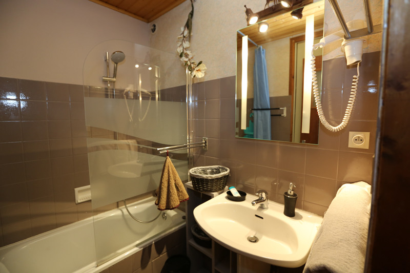 SALLE DE BAINS - APPARTEMENT LA CORDEE 6 - VALLOIRE CENTRE SALLE DE BAINS - APPARTEMENT LA CORDEE 6 - VALLOIRE CENTRE