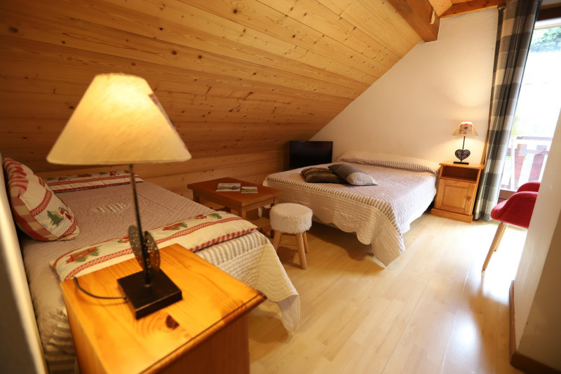 COIN CHAMBRE - STUDIO LES SELLETTES 5 - VALLOIRE CENTRE COIN CHAMBRE - STUDIO LES SELLETTES 5 - VALLOIRE CENTRE