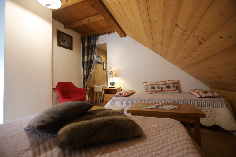 COIN CHAMBRE - STUDIO LES SELLETTES 5 - VALLOIRE CENTRE COIN CHAMBRE - STUDIO LES SELLETTES 5 - VALLOIRE CENTRE