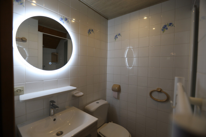SALLE D'EAU - STUDIO LES SELLETTES 5 - VALLOIRE CENTRE SALLE D'EAU - STUDIO LES SELLETTES 5 - VALLOIRE CENTRE