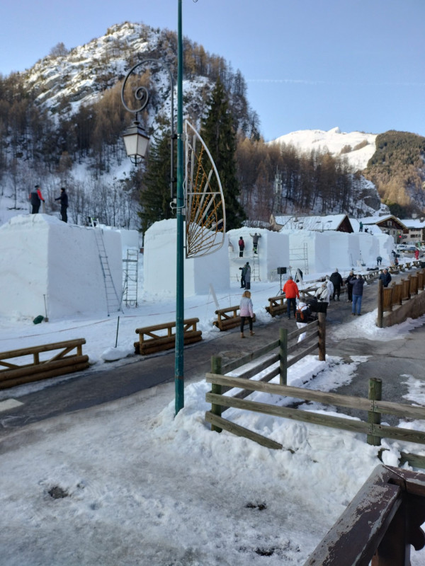 VUE SCULPTURES SUR GLACE - STUDIO CASSETTES 5 - VALLOIRE CENTRE 