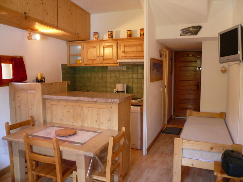 SALON - STUDIO CASSETTES 15 - VALLOIRE CENTRE - VALLOIRE RESERVATIONS SALON - STUDIO CASSETTES 15 - VALLOIRE CENTRE - VALLOIRE RESERVATIONS