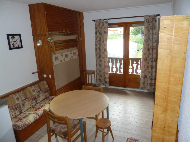 SALON - STUDIO CASSETTES 13 - VALLOIRE CENTRE - VALLOIRE RESERVATIONS SALON - STUDIO CASSETTES 13 - VALLOIRE CENTRE - VALLOIRE RESERVATIONS