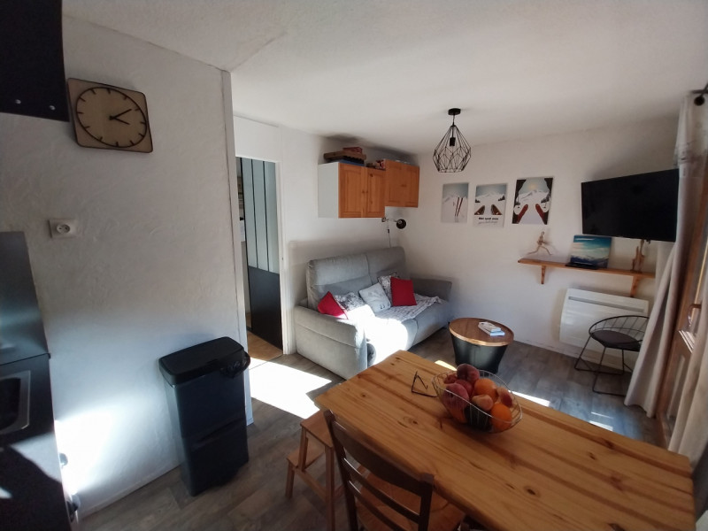 SALON - STUDIO BERGERS 65- VALLOIRE CENTRE - VALLOIRE RESERVATIONS SALON - STUDIO BERGERS 65- VALLOIRE CENTRE - VALLOIRE RESERVATIONS