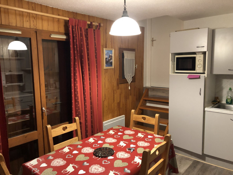 SALLE A MANGER - APPARTEMENT BERGERS 71 - VALLOIRE CENTRE- VALLOIRE RESERVATIONS SALLE A MANGER - APPARTEMENT BERGERS 71 - VALLOIRE CENTRE- VALLOIRE RESERVATIONS