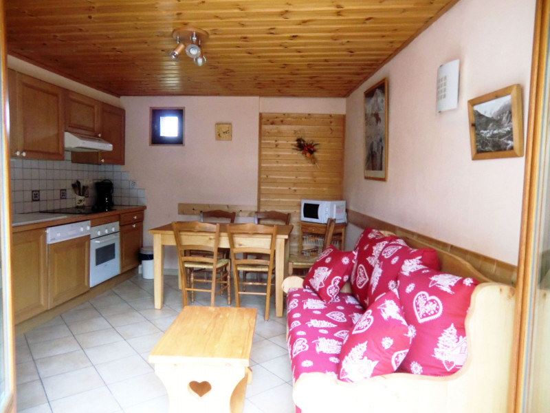 _lv_images__lot_0001120002_01_37303890