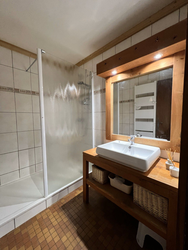 SALLE D'EAU - APPARTEMENT CRET DE PERE N°3 - VALLOIRE CENTRE 