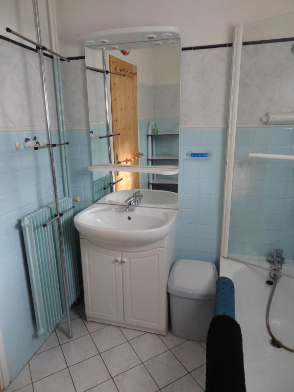 SALLE DE BAIN - APPARTEMENT VAL D'AUREA 1 - VALLOIRE CENTRE - VALLOIRE RESERVATIONS SALLE DE BAIN - APPARTEMENT VAL D'AUREA 1 - VALLOIRE CENTRE - VALLOIRE RESERVATIONS