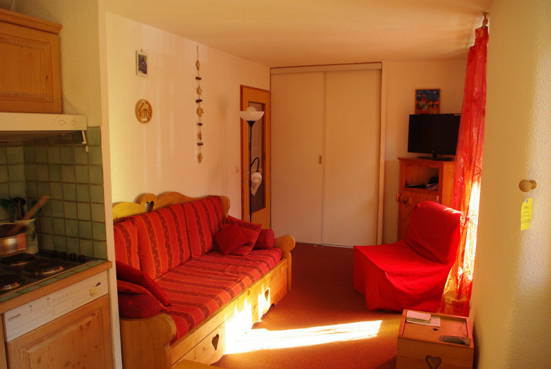 SALON - STUDIO BON ACCUEIL 11 - VALLOIRE CENTRE - VALLOIRE RESERVATIONS SALON - STUDIO BON ACCUEIL 11 - VALLOIRE CENTRE - VALLOIRE RESERVATIONS
