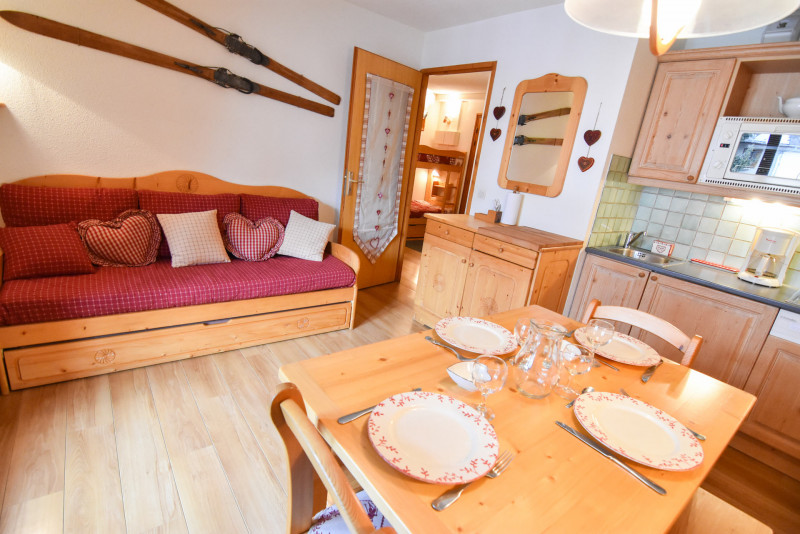 SALON - APPARTEMENT BON ACCUEIL 12 - VALLOIRE CENTRE - VALLOIRE RESERVATIONS SALON - APPARTEMENT BON ACCUEIL 12 - VALLOIRE CENTRE - VALLOIRE RESERVATIONS