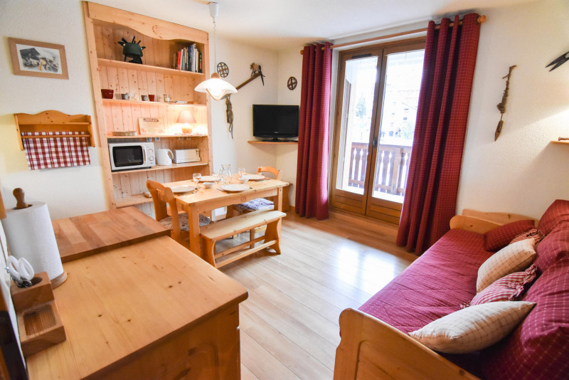 SALON -APPARTEMENT BON ACCUEIL 12 - VALLOIRE CENTRE - VALLOIRE RESERVATIONS SALON -APPARTEMENT BON ACCUEIL 12 - VALLOIRE CENTRE - VALLOIRE RESERVATIONS