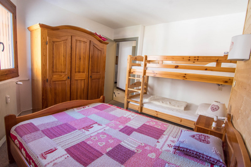 CHAMBRE- APPARTEMENT CARIBOU 4 -VALLOIRE CENTRE CHAMBRE- APPARTEMENT CARIBOU 4 -VALLOIRE CENTRE