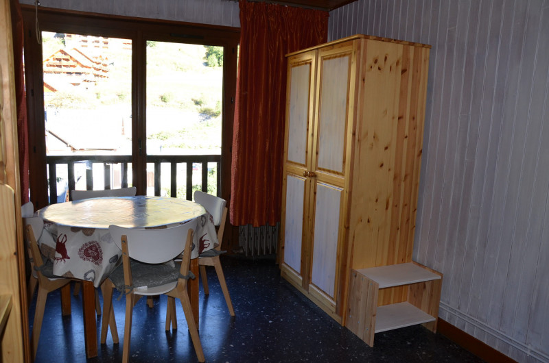 SALON - APPARTEMENT ROYAL NEIGE 20 - VALLOIRE CENTRE - VALLOIRE RESERVATIONS SALON - APPARTEMENT ROYAL NEIGE 20 - VALLOIRE CENTRE - VALLOIRE RESERVATIONS