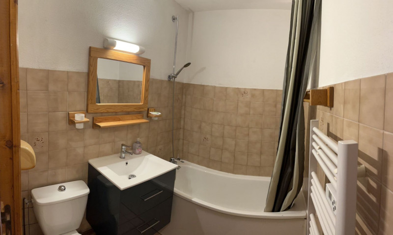SALLE DE BAIN - STUDIO TIGNY 3 - VALLOIRE CENTRE SALLE DE BAIN - STUDIO TIGNY 3 - VALLOIRE CENTRE