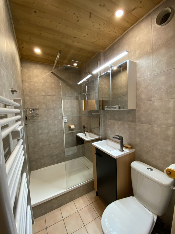 SALLE DE BAINS - STUDIO TIGNY 37 - VALLOIRE CENTRE SALLE DE BAINS - STUDIO TIGNY 37 - VALLOIRE CENTRE