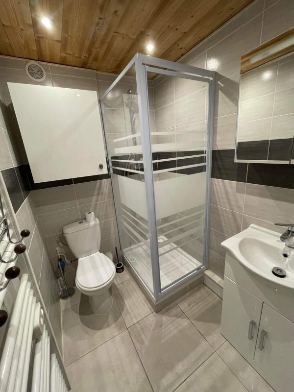 SALLE D'EAU - APPARTEMENT BETELGEUSE 61 - VALLOIRE CENTRE SALLE D'EAU - APPARTEMENT BETELGEUSE 61 - VALLOIRE CENTRE