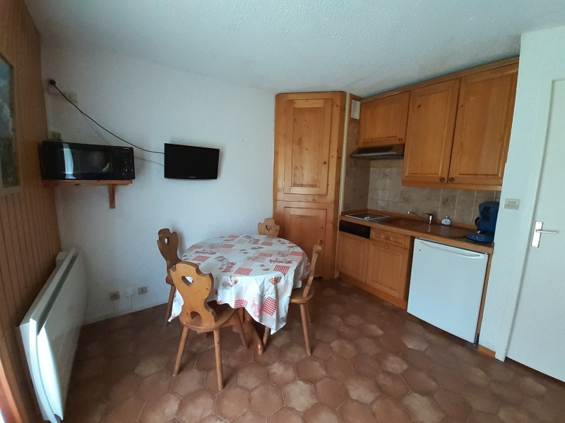 SALLE A MANGER - STUDIO BETELGEUSE 47 - VALLOIRE CENTRE - VALLOIRE RESERVATIONS SALLE A MANGER - STUDIO BETELGEUSE 47 - VALLOIRE CENTRE - VALLOIRE RESERVATIONS