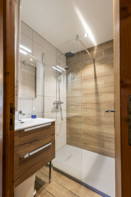 SALLE D'EAU - APPARTEMENT ALPAGES 3- VALLOIRE CENTRE