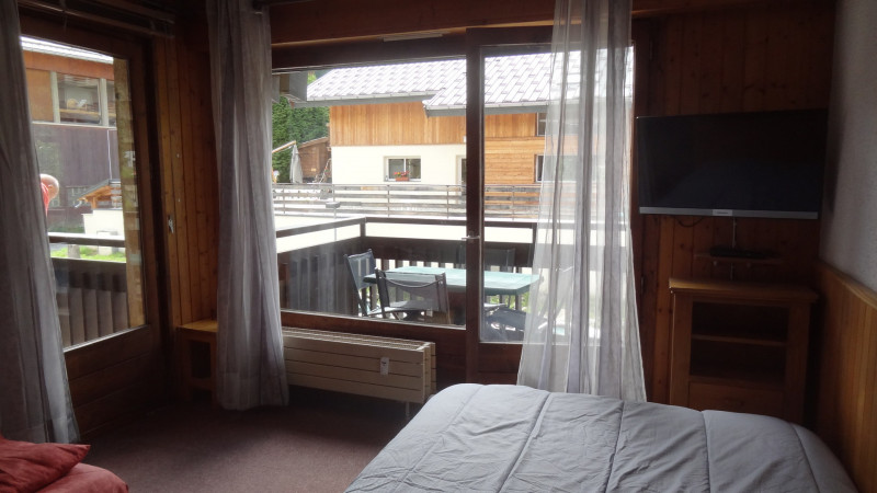 PORTE-FENETRE - APPARTEMENT ROCHER SAINT PIERRE 1F - VALLOIRE CENTRE PORTE-FENETRE - APPARTEMENT ROCHER SAINT PIERRE 1F - VALLOIRE CENTRE