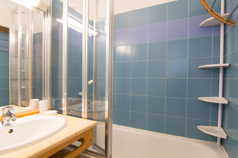 SALLE DE BAIN - APPARTEMENT TIGNY CLEMATITE CL2 - VALLOIRE CENTRE SALLE DE BAIN - APPARTEMENT TIGNY CLEMATITE CL2 - VALLOIRE CENTRE