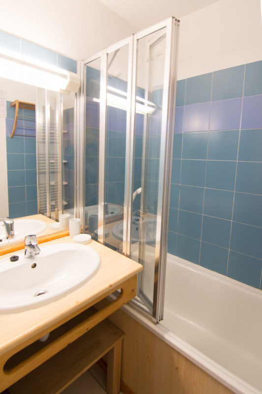 SALLE DE BAIN - APPARTEMENT TIGNY CLEMATITE CL2 - VALLOIRE CENTRE SALLE DE BAIN - APPARTEMENT TIGNY CLEMATITE CL2 - VALLOIRE CENTRE
