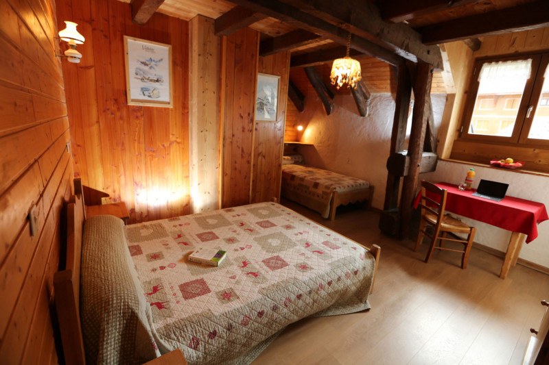 CHAMBRE - APPARTEMENT LES ECRINS - VALLOIRE CENTRE CHAMBRE - APPARTEMENT LES ECRINS - VALLOIRE CENTRE