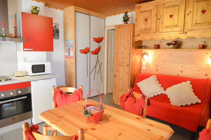 SALON - STUDIO LES ECRINS 2 - VALLOIRE CENTRE - VALLOIRE RESERVATIONS SALON - STUDIO LES ECRINS 2 - VALLOIRE CENTRE - VALLOIRE RESERVATIONS