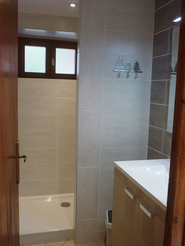 SALLE D'EAU - CHALET NIGRITELLE 3 - VALLOIRE CENTRE SALLE D'EAU - CHALET NIGRITELLE 3 - VALLOIRE CENTRE