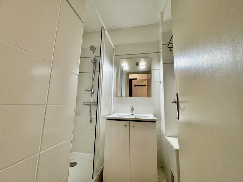 SALLE D'EAU - APPARTEMENT ROCHEBRUNE 3C - VALLOIRE CENTRE SALLE D'EAU - APPARTEMENT ROCHEBRUNE 3C - VALLOIRE CENTRE