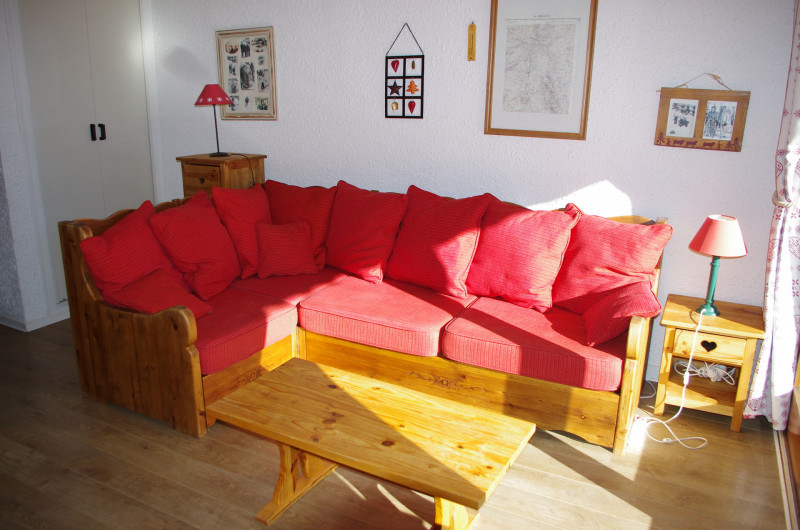 SALON - STUDIO VIEUX MOULIN A 10 - VALLOIRE CENTRE - VALLOIRE RESERVATIONS SALON - STUDIO VIEUX MOULIN A 10 - VALLOIRE CENTRE - VALLOIRE RESERVATIONS