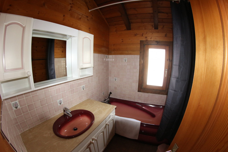 SALLE DE BAIN - STUDIO NEUVACHETTE 2 - VALLOIRE CENTRE SALLE DE BAIN - STUDIO NEUVACHETTE 2 - VALLOIRE CENTRE