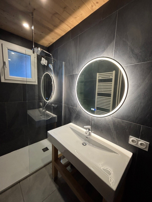 SALLE DE BAINS - CHALET ANGE N°1 - VALLOIRE CENTRE SALLE DE BAINS - CHALET ANGE N°1 - VALLOIRE CENTRE