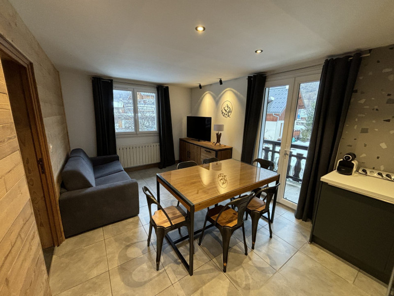 SALON - CHALET ANGE N°3 - VALLOIRE CENTRE - VALLOIRE RESERVATIONS SALON - CHALET ANGE N°3 - VALLOIRE CENTRE - VALLOIRE RESERVATIONS