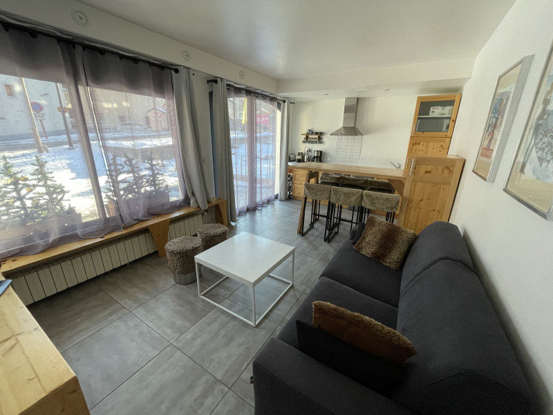 SALON - CHALET ANGE N°5 - VALLOIRE CENTRE - VALLOIRE RESERVATIONS SALON - CHALET ANGE N°5 - VALLOIRE CENTRE - VALLOIRE RESERVATIONS