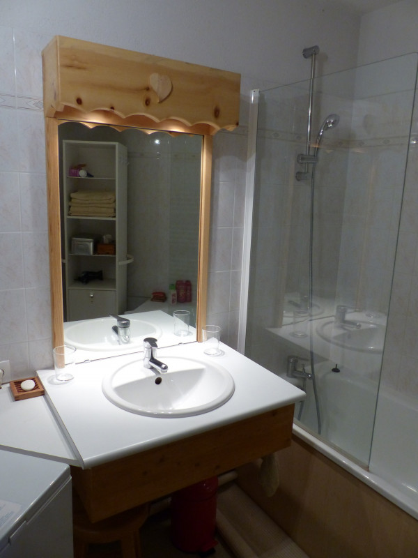 SALLE DE BAIN- APPARTEMENT ARVETTE N°7 - LE PONTET SALLE DE BAIN- APPARTEMENT ARVETTE N°7 - LE PONTET