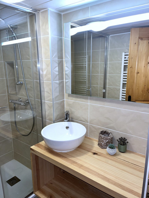 SALLE DE BAIN - APPARTEMENT ROCHECHATEAU 34 - VALLOIRE CENTRE SALLE DE BAIN - APPARTEMENT ROCHECHATEAU 34 - VALLOIRE CENTRE