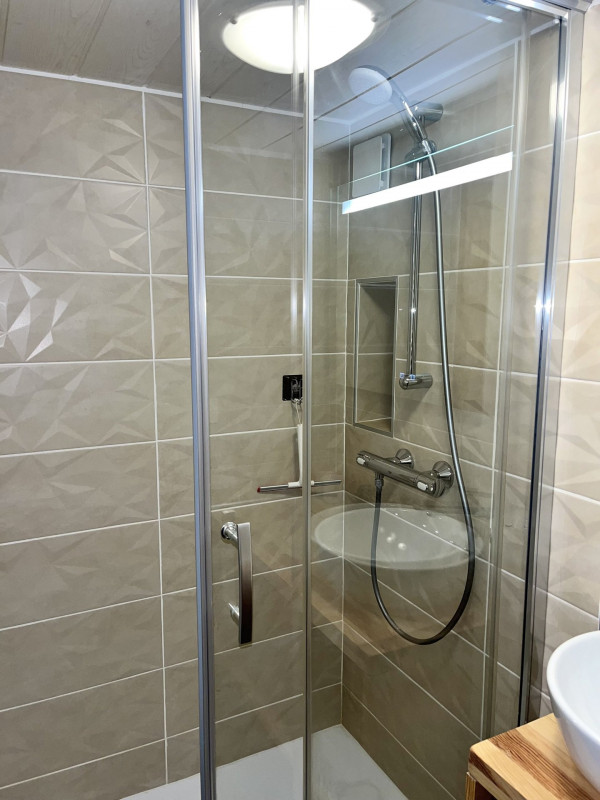 SALLE DE BAIN - APPARTEMENT ROCHECHATEAU 34 - VALLOIRE CENTRE SALLE DE BAIN - APPARTEMENT ROCHECHATEAU 34 - VALLOIRE CENTRE