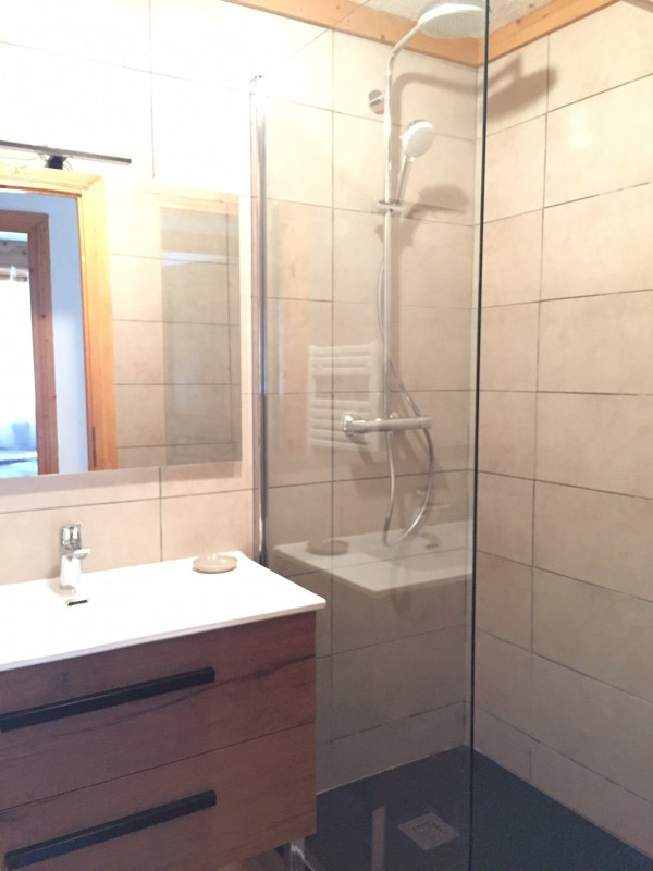SALLE D'EAU- APPARTEMENT OREE DES PISTES N°2 - VALLOIRE CENTRE - VALLOIRE RESERVATIONS SALLE D'EAU- APPARTEMENT OREE DES PISTES N°2 - VALLOIRE CENTRE - VALLOIRE RESERVATIONS